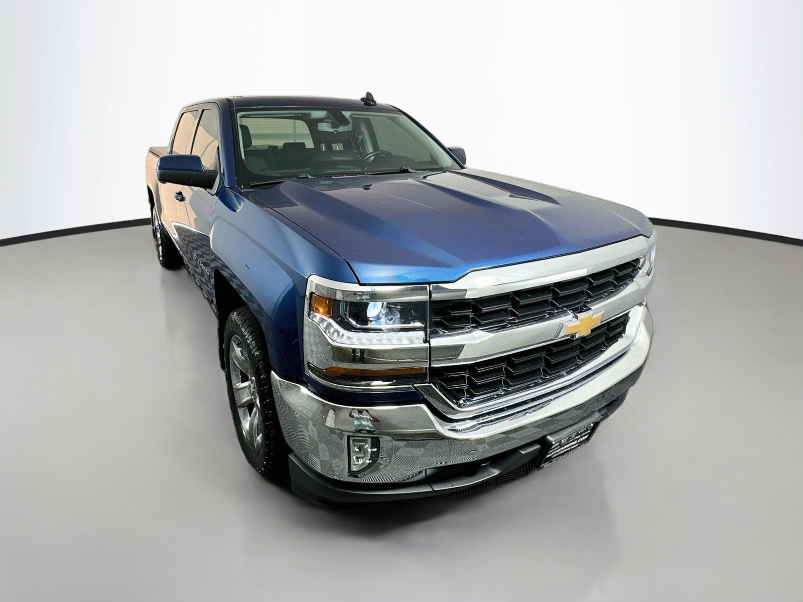 Used 2018 Chevrolet Silverado 1500 LT w/ LT Eassist Package AWD/4WD image 1