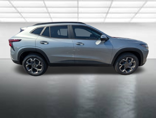New 2026 Chevrolet Trax LT w/ Sunroof Package FWD image 30