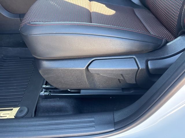 Used 2025 Nissan Kicks SR image 18