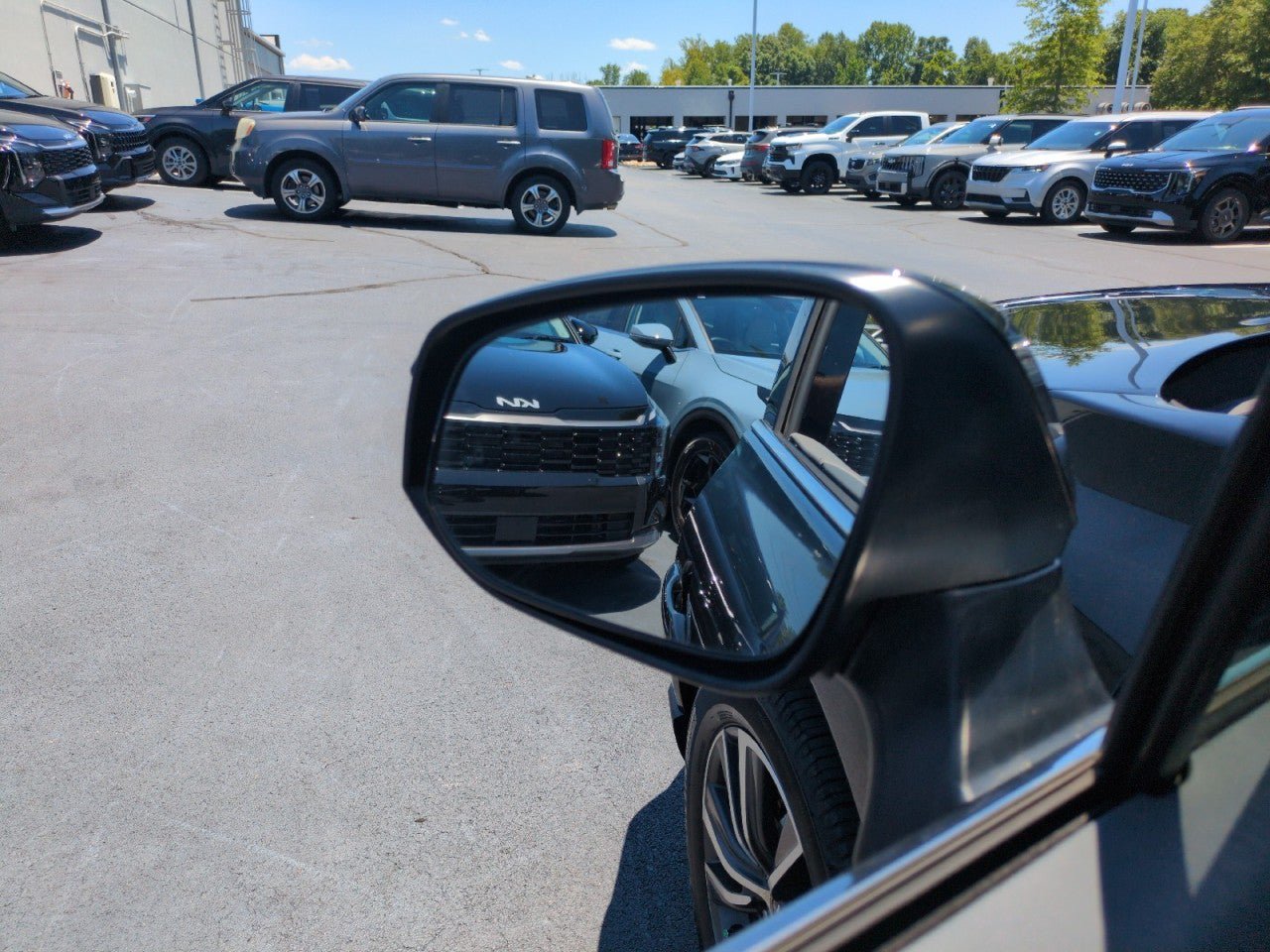 Used 2021 Toyota Venza LE AWD/4WD image 12