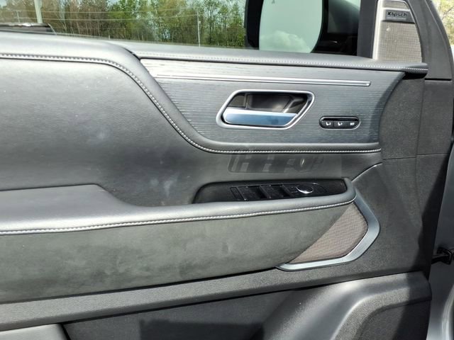 Used 2025 INFINITI QX80 Sensory image 3