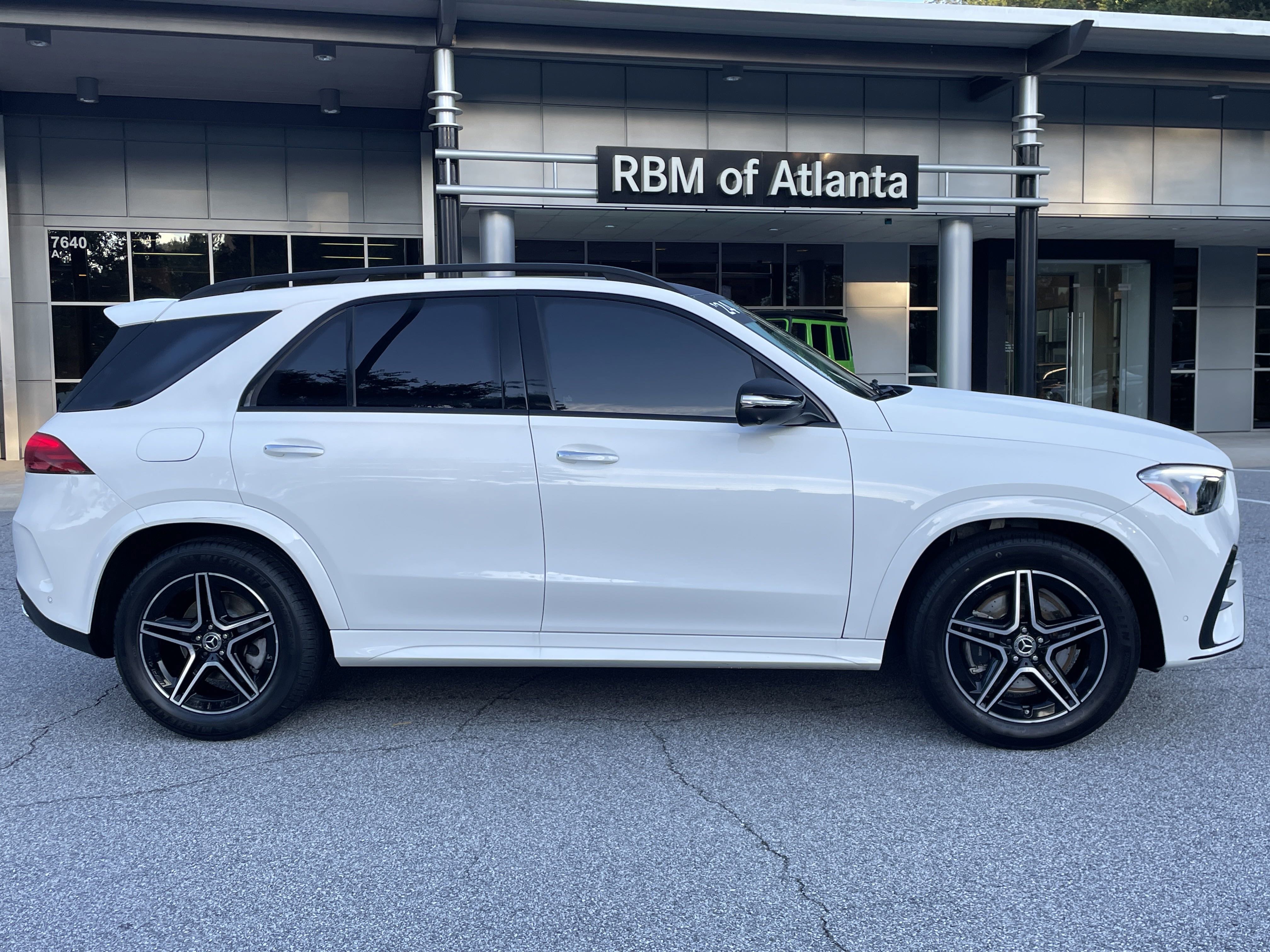 Used 2024 Mercedes-Benz GLE 350 4MATIC w/ AMG Line Exterior image 5