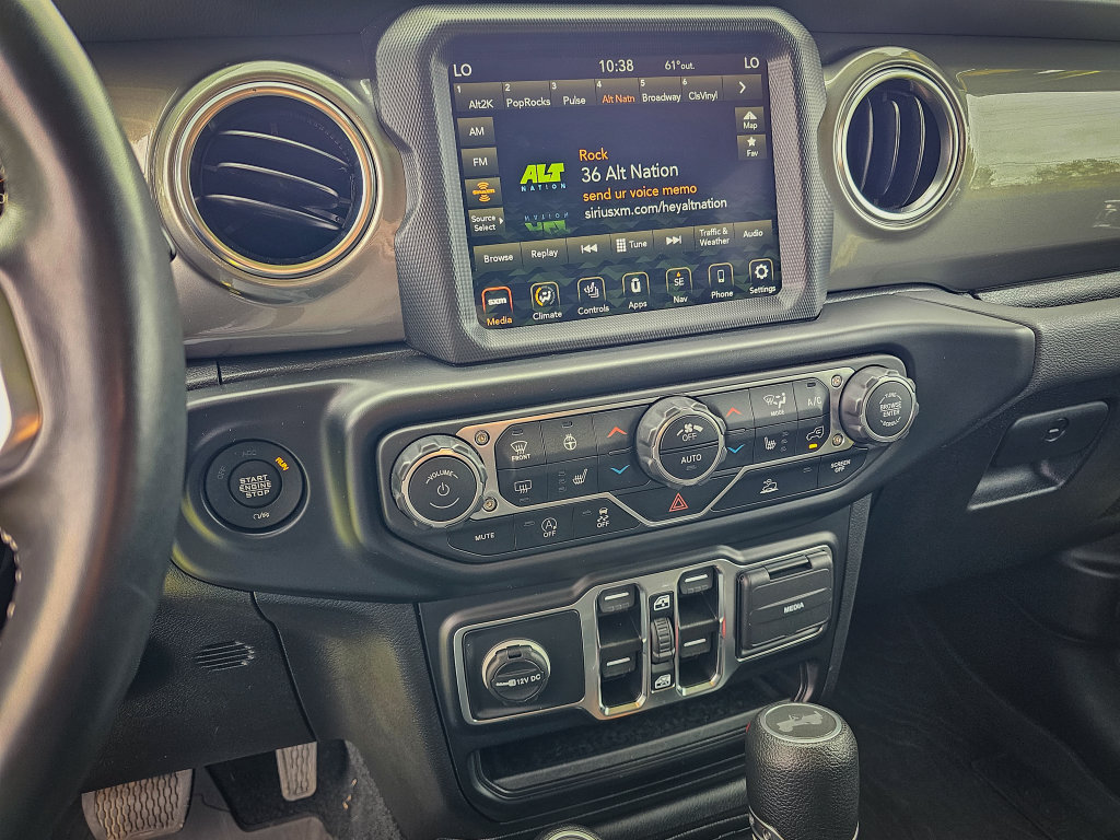 Used 2022 Jeep Wrangler Unlimited Sahara w/ Cold Weather Group AWD/4WD image 21