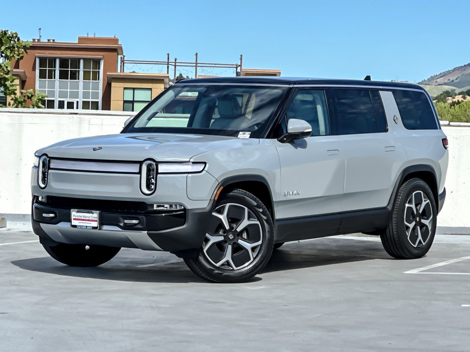 Used 2024 Rivian R1S Adventure image 1