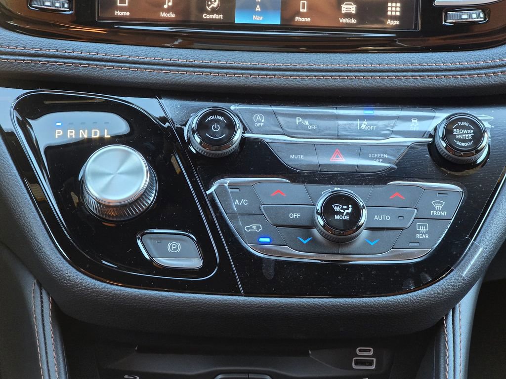 New 2026 Chrysler Pacifica Pinnacle image 32