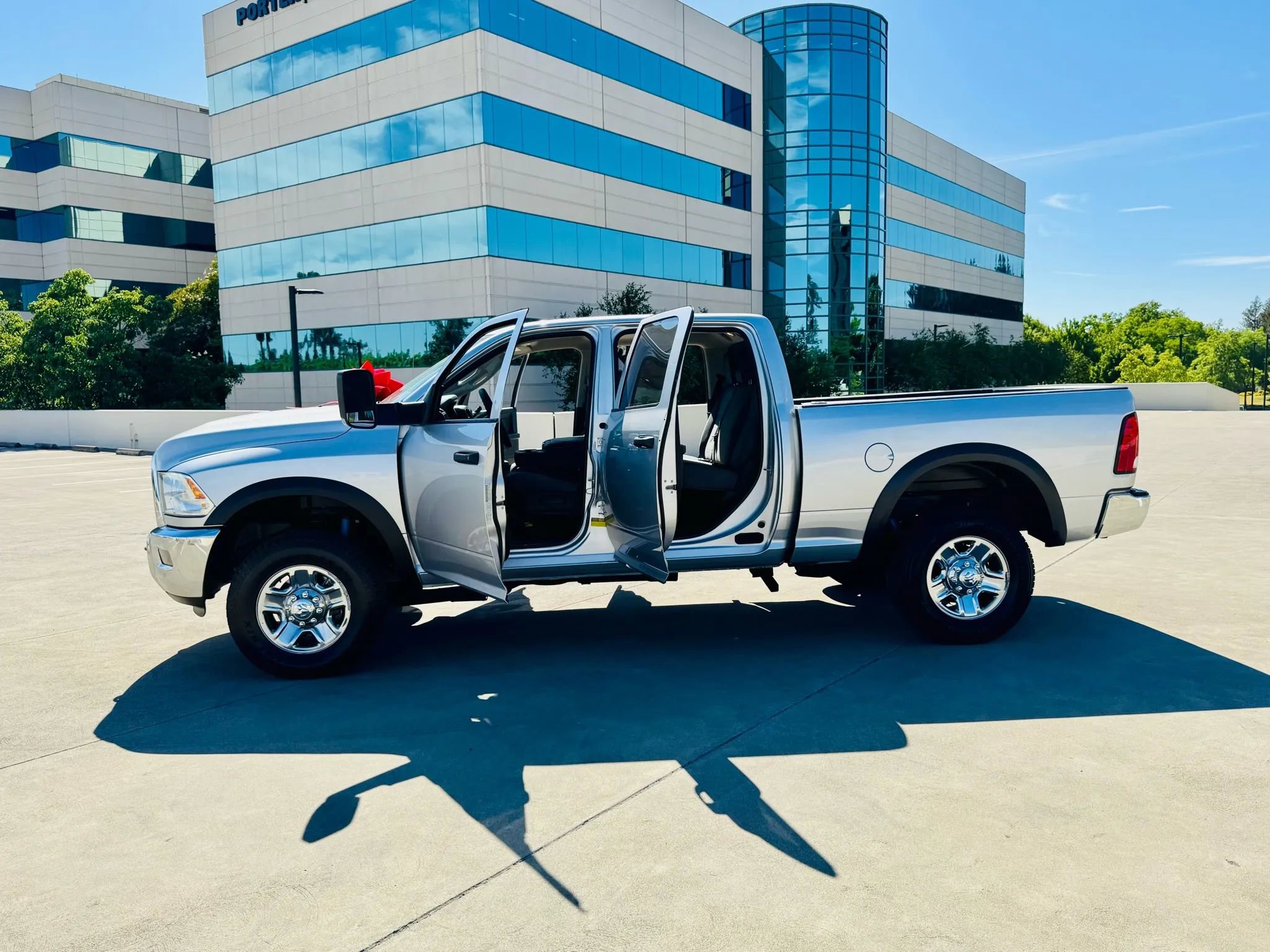 Used 2018 RAM 2500 Tradesman w/ Chrome Appearance Group AWD/4WD image 41