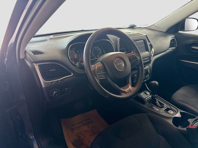 Used 2019 Jeep Cherokee Latitude w/ Popular Appearance Group FWD image 10