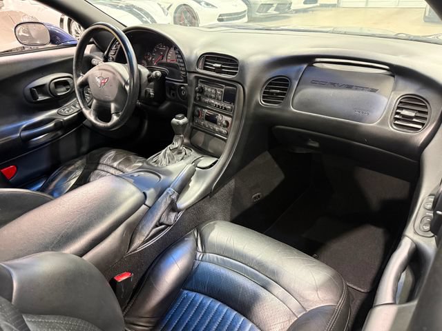Used 2000 Chevrolet Corvette Coupe w/ Performance Handling Pkg RWD image 10