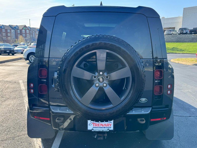 Used 2023 Land Rover Defender 110 X-Dynamic SE image 4