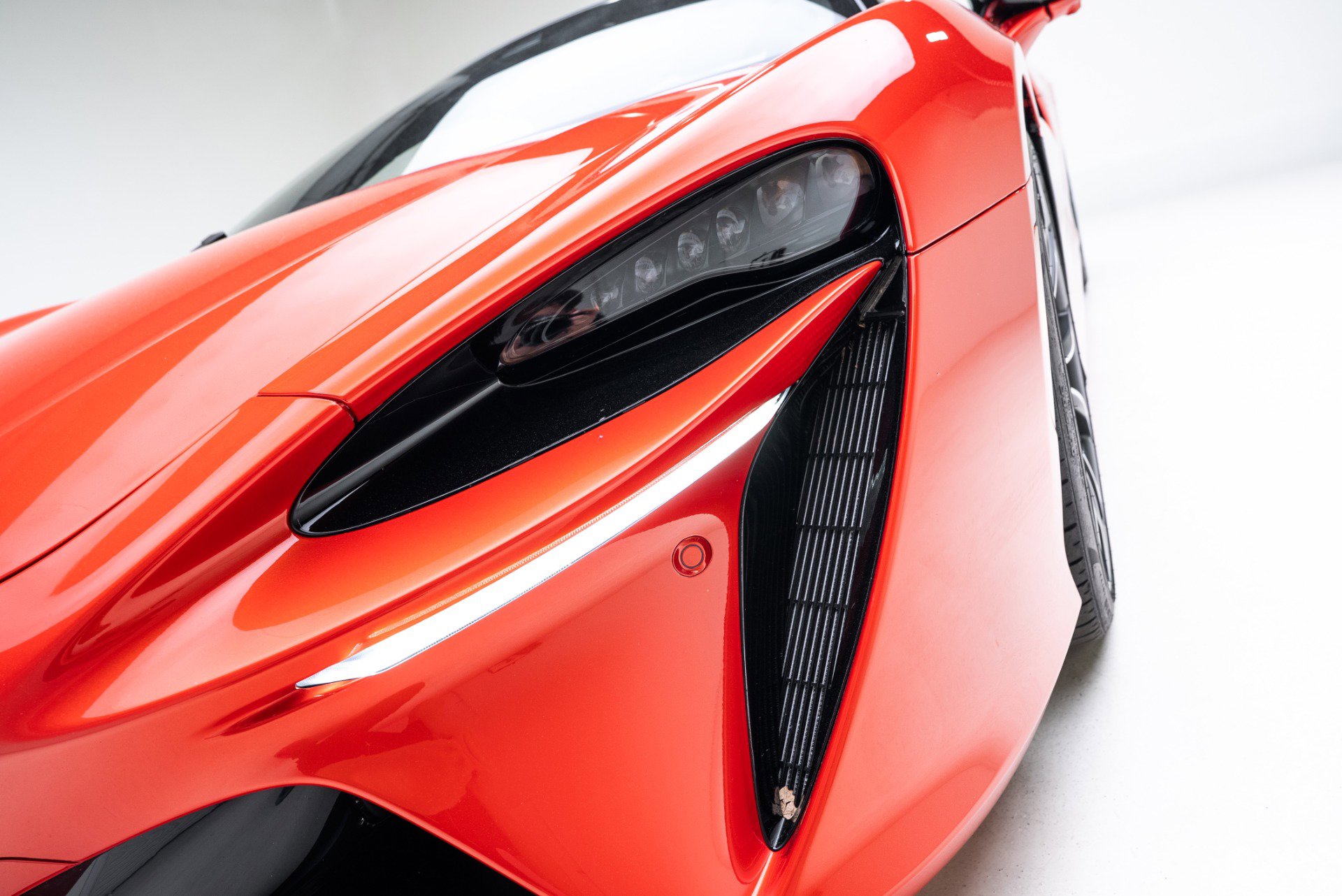 Used 2024 McLaren Artura image 12