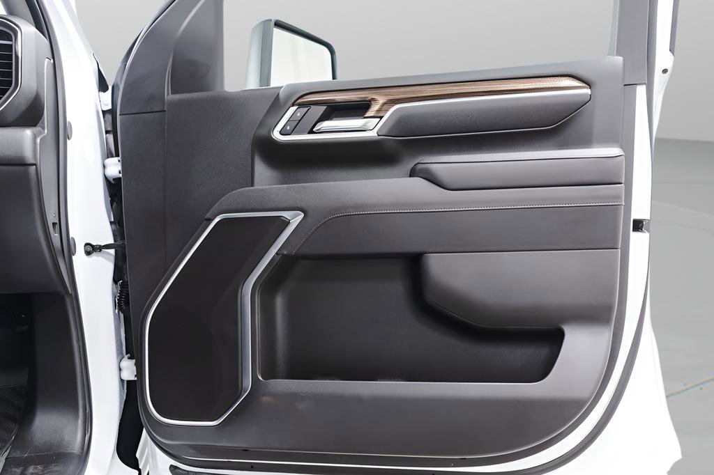 Used 2025 Chevrolet Silverado 2500 LT w/ Convenience Package image 32