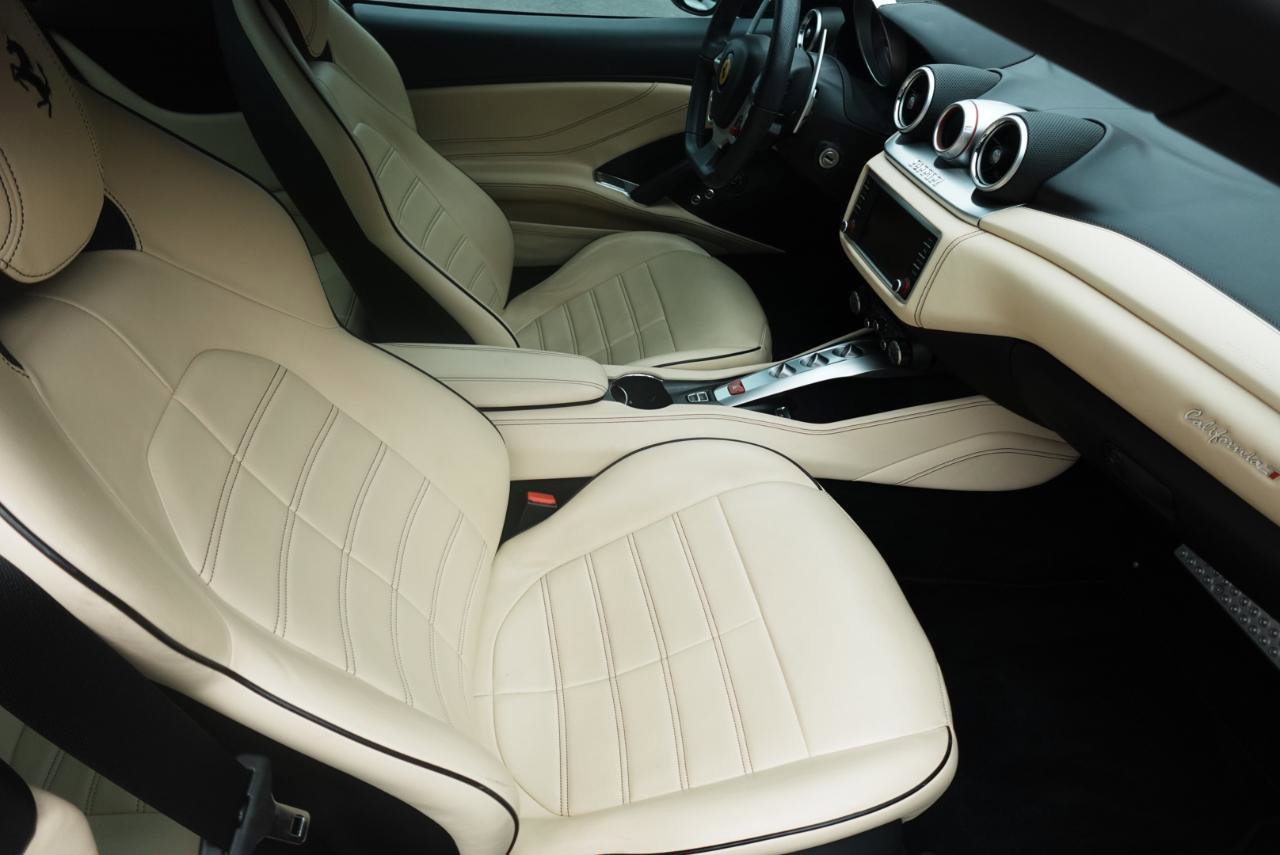 Used 2015 Ferrari California T RWD image 15
