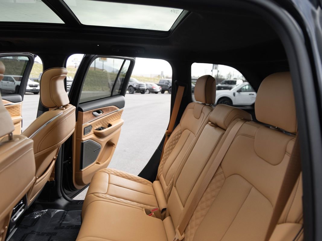 Used 2023 Jeep Grand Cherokee Summit image 16