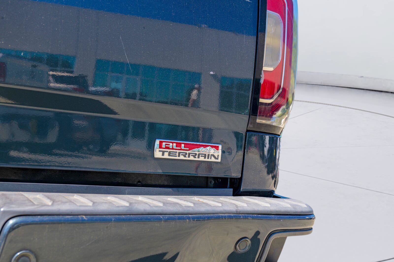 Used 2018 GMC Sierra 1500 SLT AWD/4WD image 10