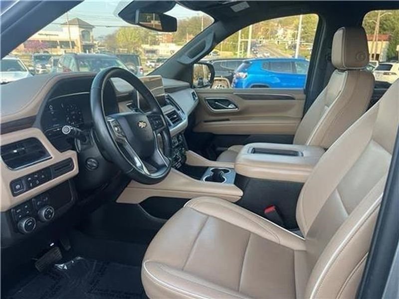 Used 2024 Chevrolet Suburban Premier AWD/4WD image 15