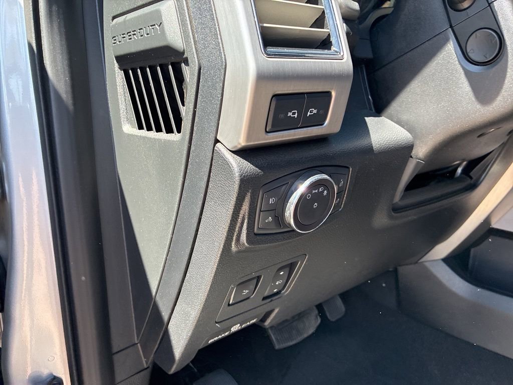 Used 2019 Ford F250 Platinum w/ Platinum Ultimate Package AWD/4WD image 28