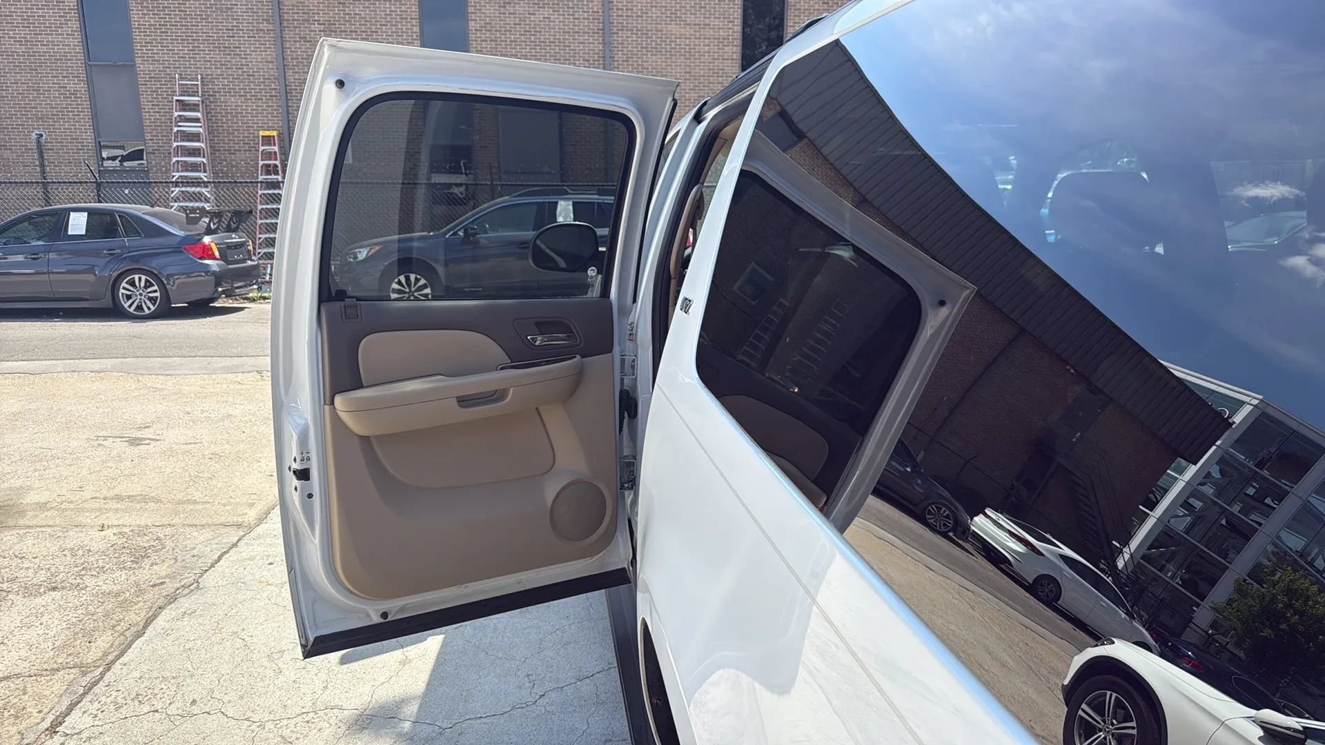Used 2014 Chevrolet Suburban LTZ AWD/4WD image 20