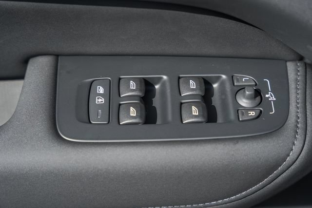 New 2027 Volvo XC60 B5 Ultra AWD/4WD image 40
