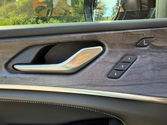 Used 2023 Jeep Grand Cherokee L Overland w/ Luxury Tech Group IV image 12