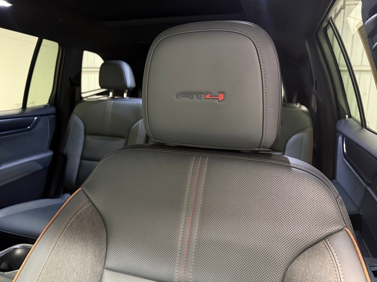 Used 2024 GMC Acadia AT4 w/ Luxury Package AWD/4WD image 19