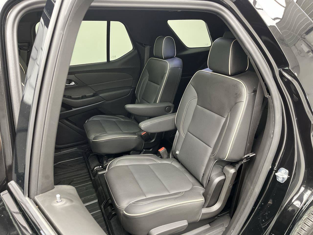 Certified 2022 Chevrolet Traverse Premier w/ Redline Edition AWD/4WD image 12