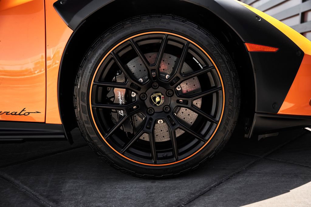 Used 2023 Lamborghini Huracan Sterrato image 33