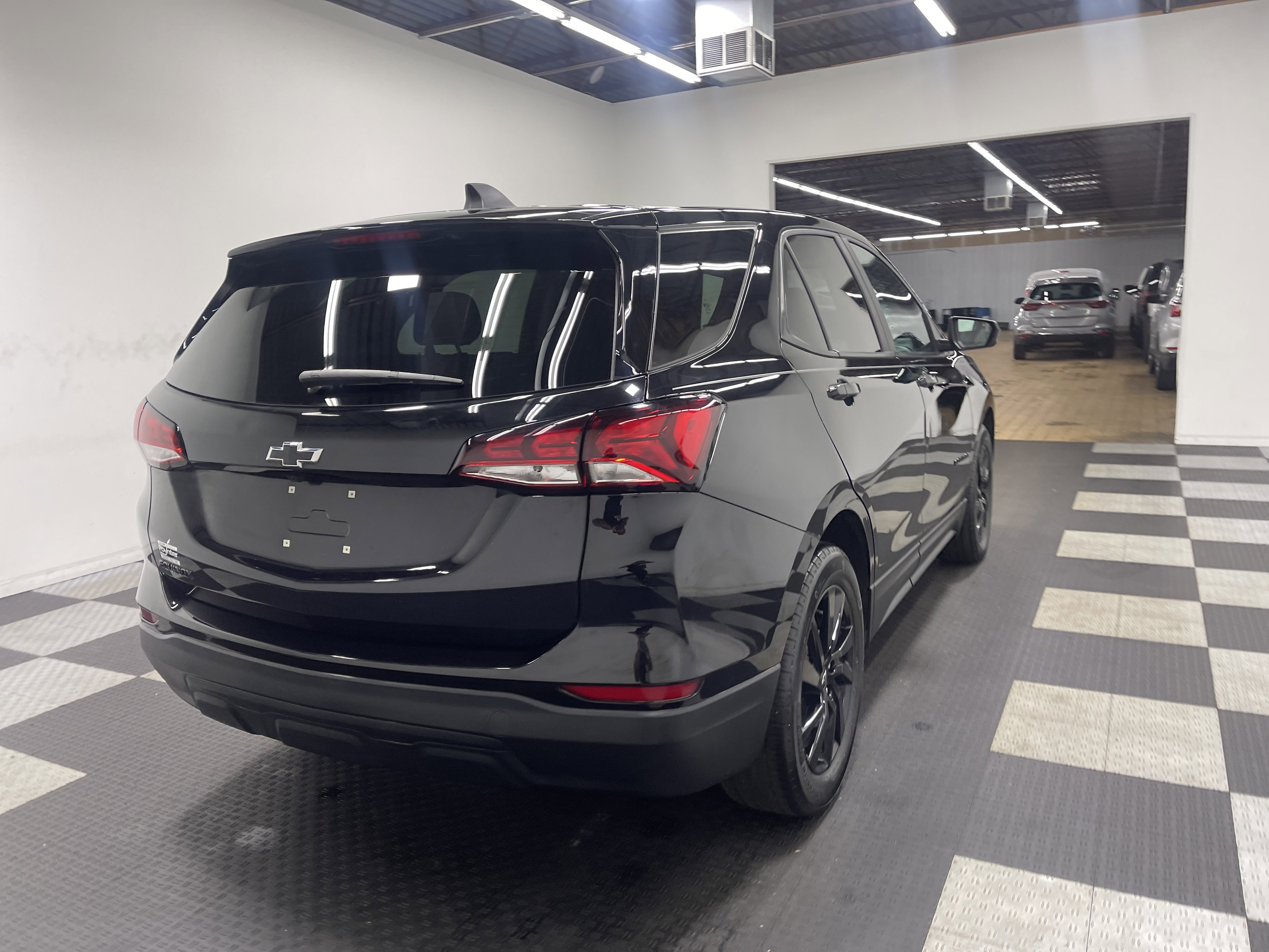 Used 2023 Chevrolet Equinox LS w/ LS Convenience Package image 5