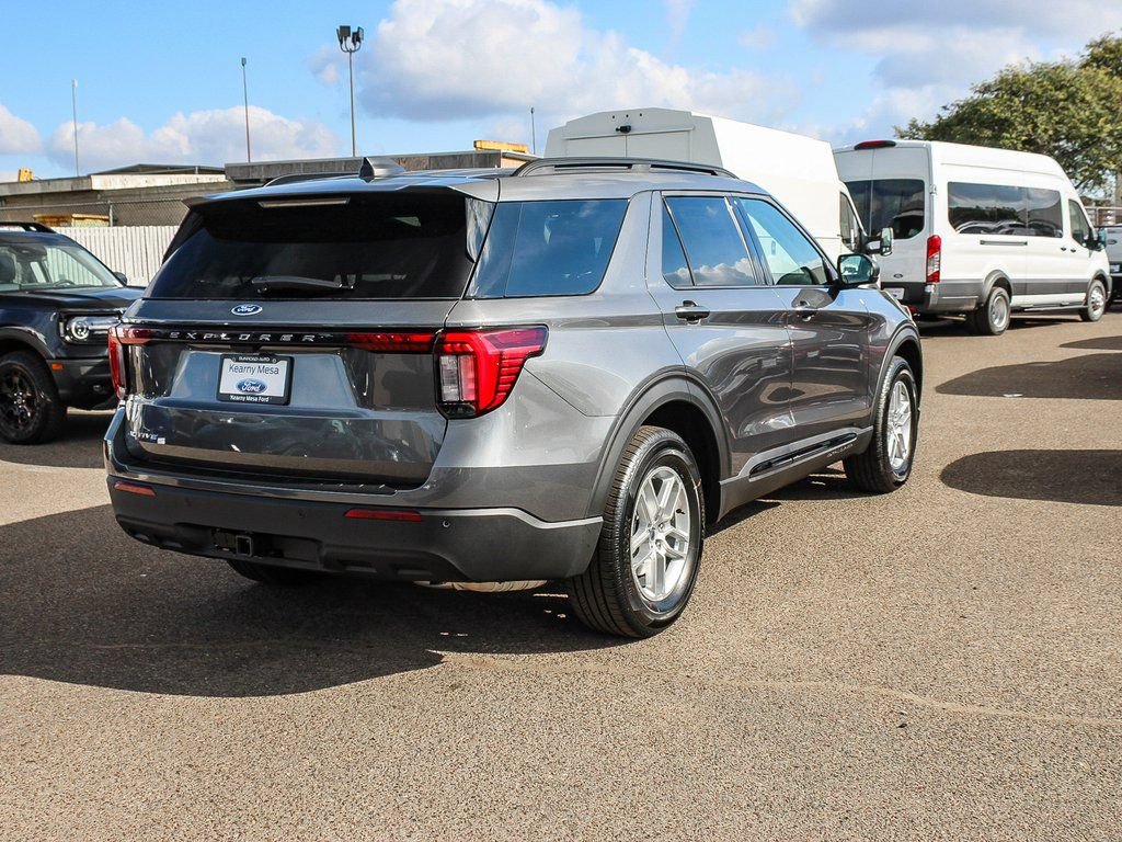 New 2026 Ford Explorer Active RWD image 10