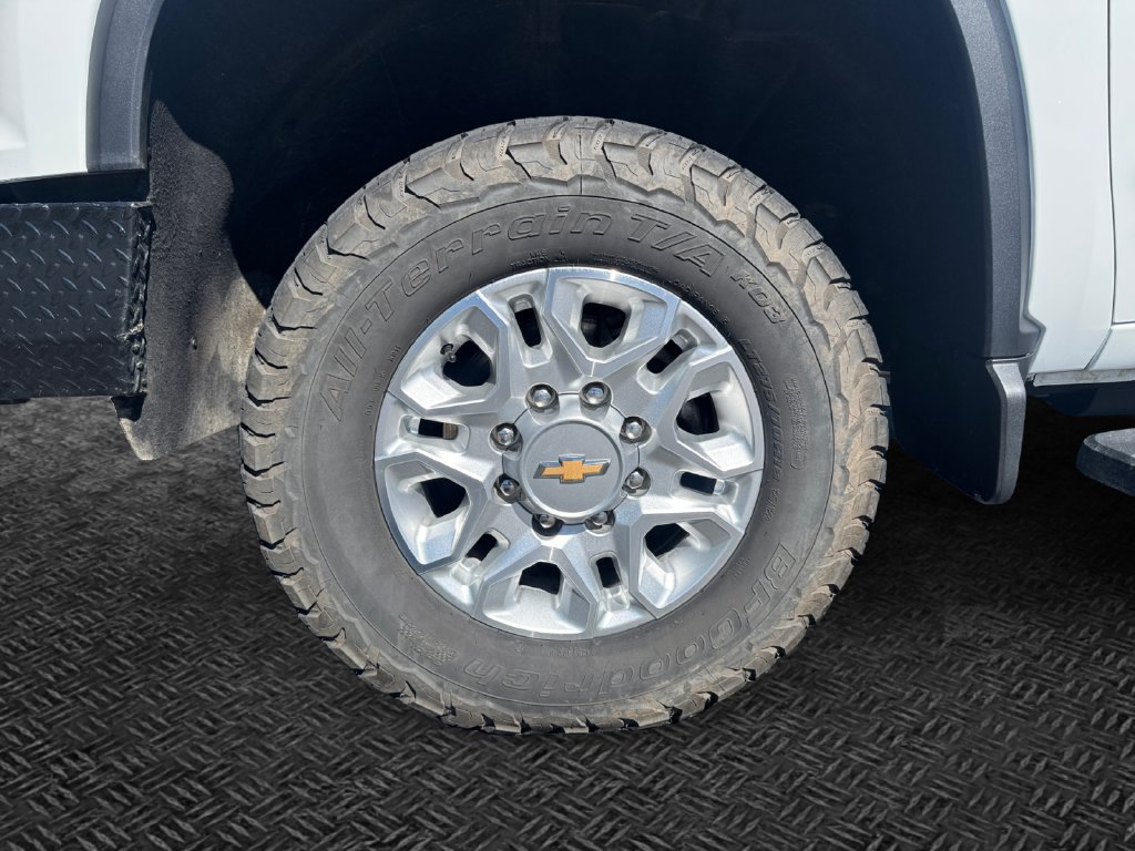 Used 2024 Chevrolet Silverado 2500 LT w/ Safety Package AWD/4WD image 11