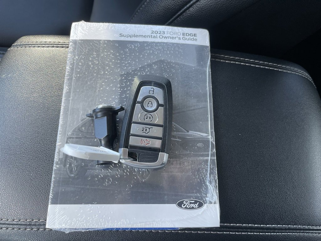 Used 2023 Ford Edge Titanium image 46