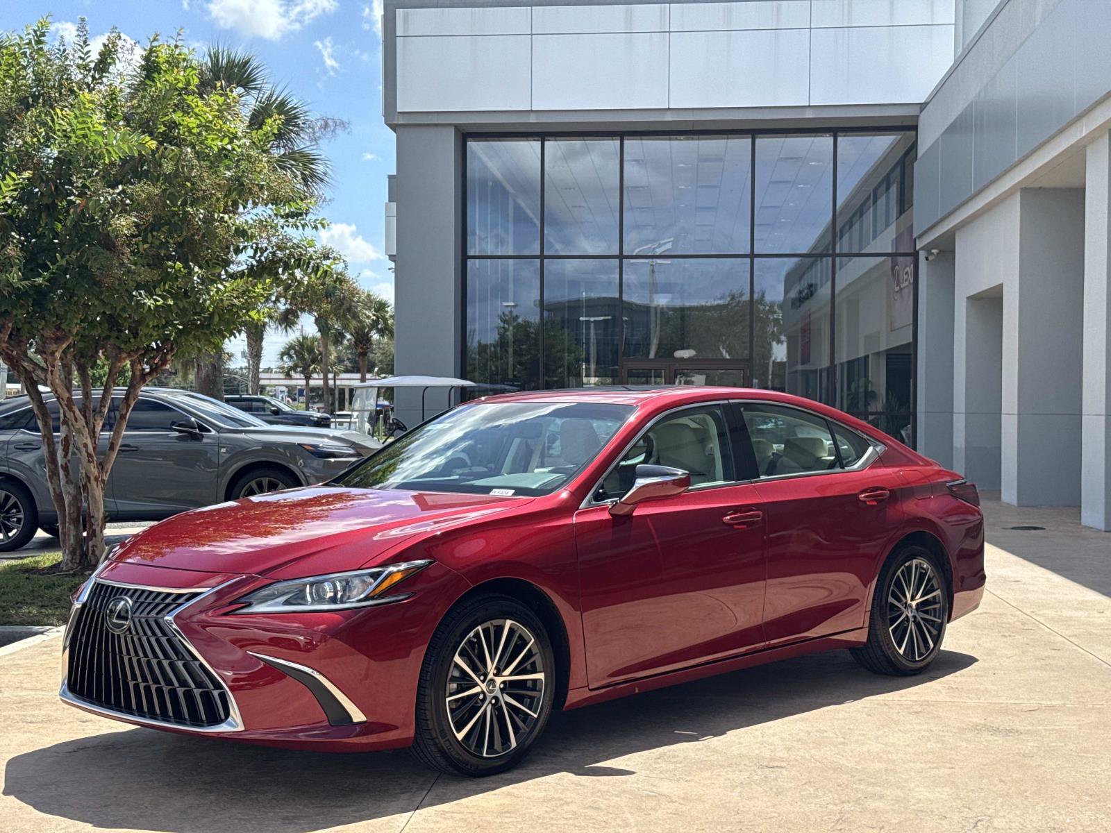 Used 2025 Lexus ES 350 w/ Premium Package FWD image 7