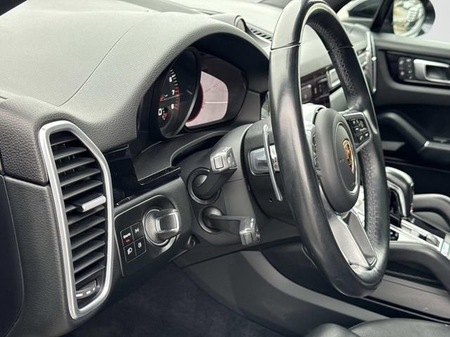 Used 2022 Porsche Cayenne Platinum Edition image 12