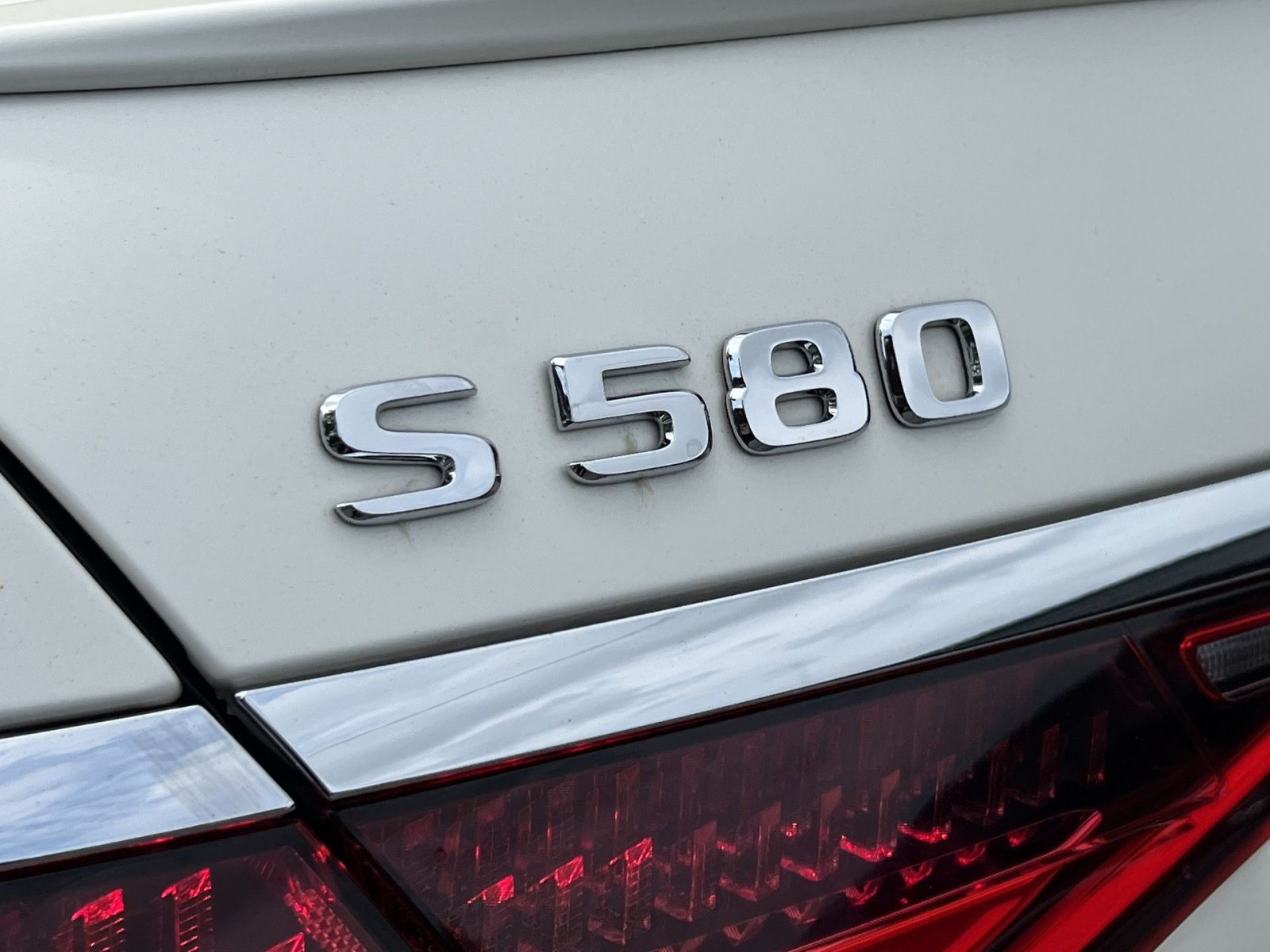 Used 2022 Mercedes-Benz S 580 4MATIC Sedan w/ AMG Line Package image 36