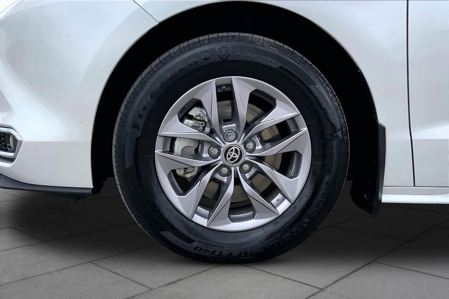 Certified 2024 Toyota Sienna XLE FWD image 11