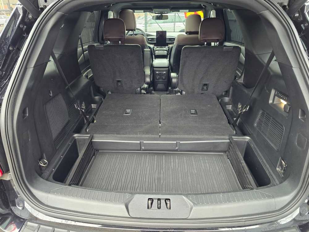 Used 2023 Ford Explorer Platinum w/ Technology Package image 36