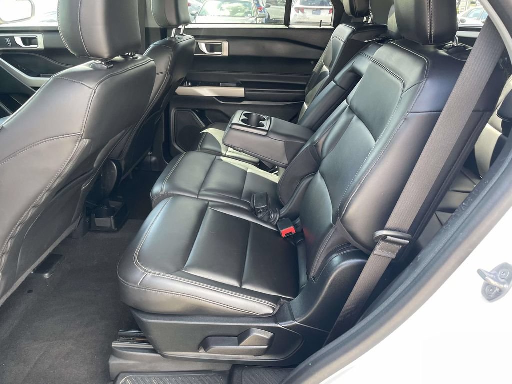 Used 2023 Ford Explorer XLT w/ Equipment Group 202A RWD image 9