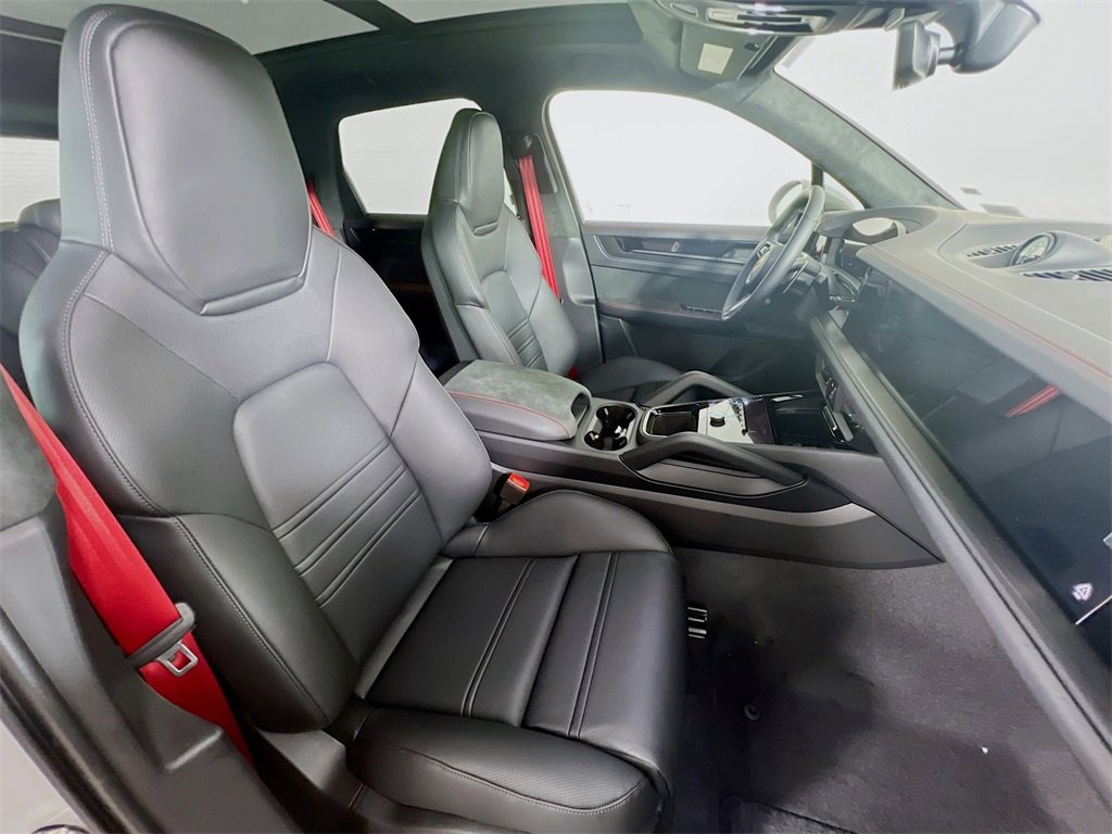 New 2026 Porsche Cayenne GTS image 30