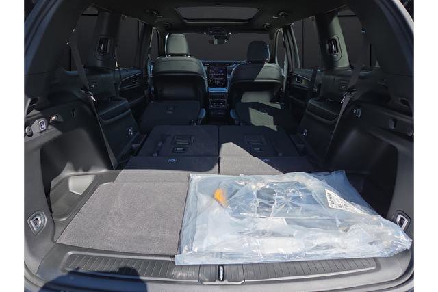 New 2025 Jeep Grand Cherokee L Limited w/ Luxury Tech Group II image 17