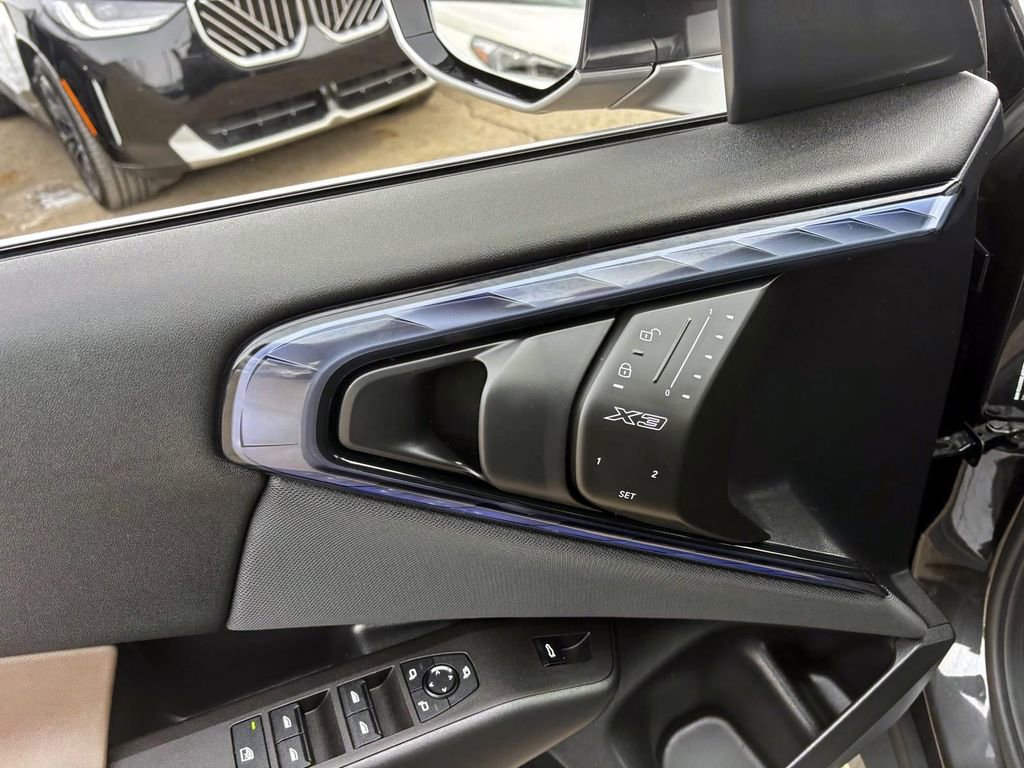 Used 2025 BMW X3 xDrive30i w/ Premium Package image 12