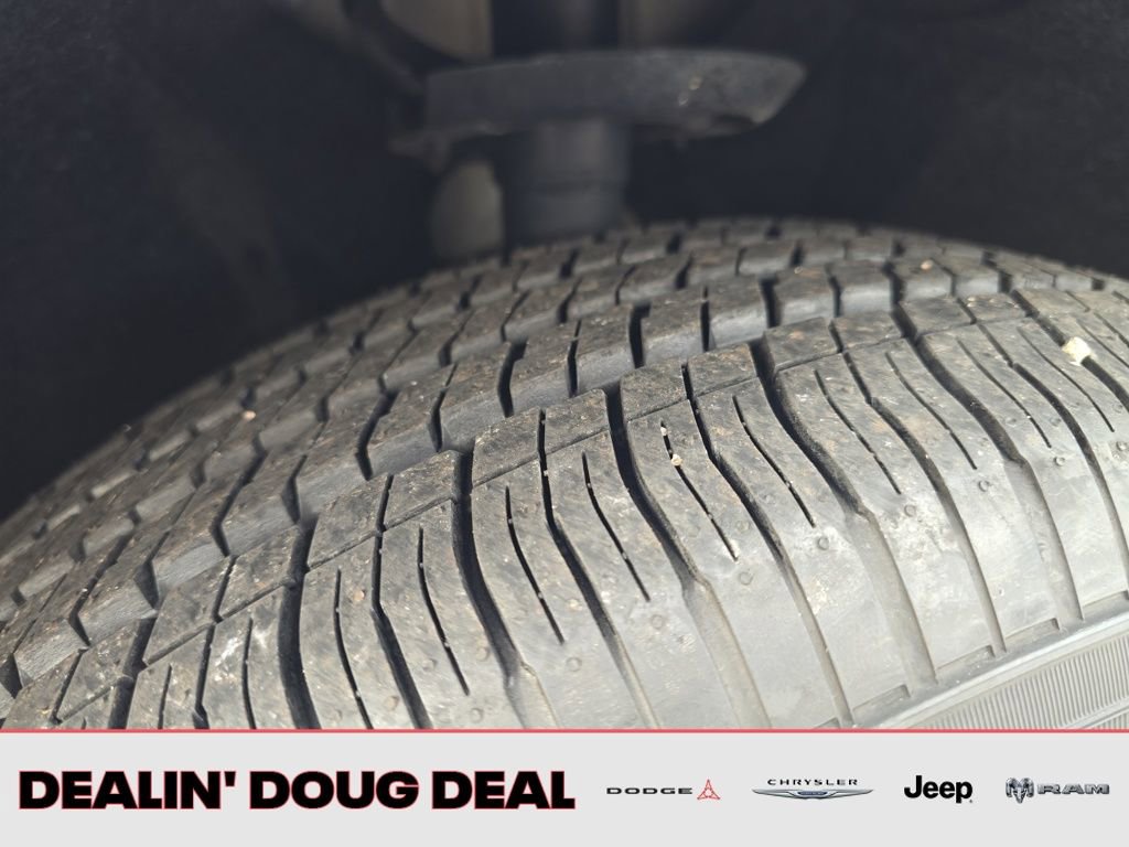 Used 2024 Chrysler Pacifica Touring-L image 27