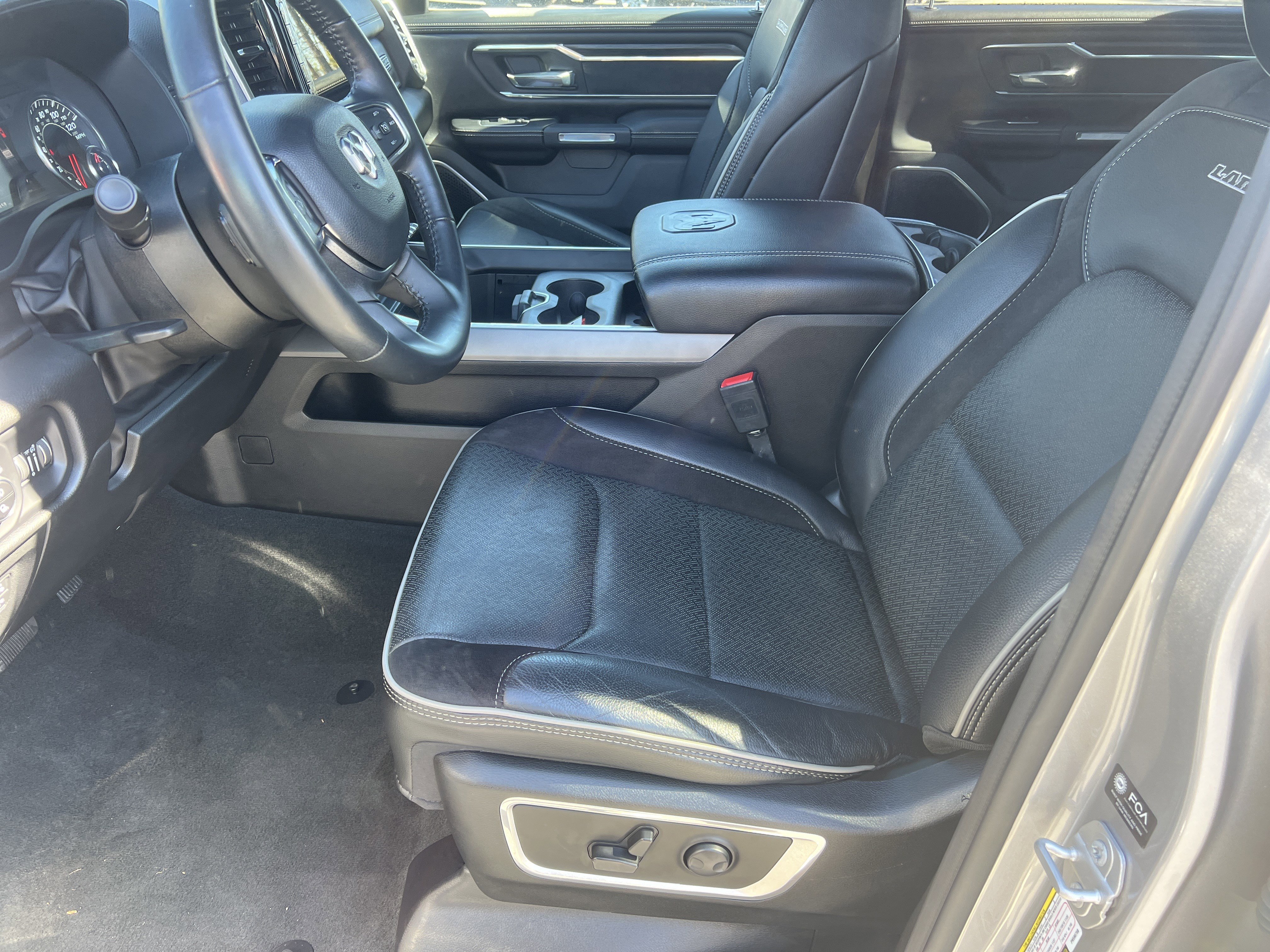 Used 2023 RAM 1500 Laramie AWD/4WD image 11