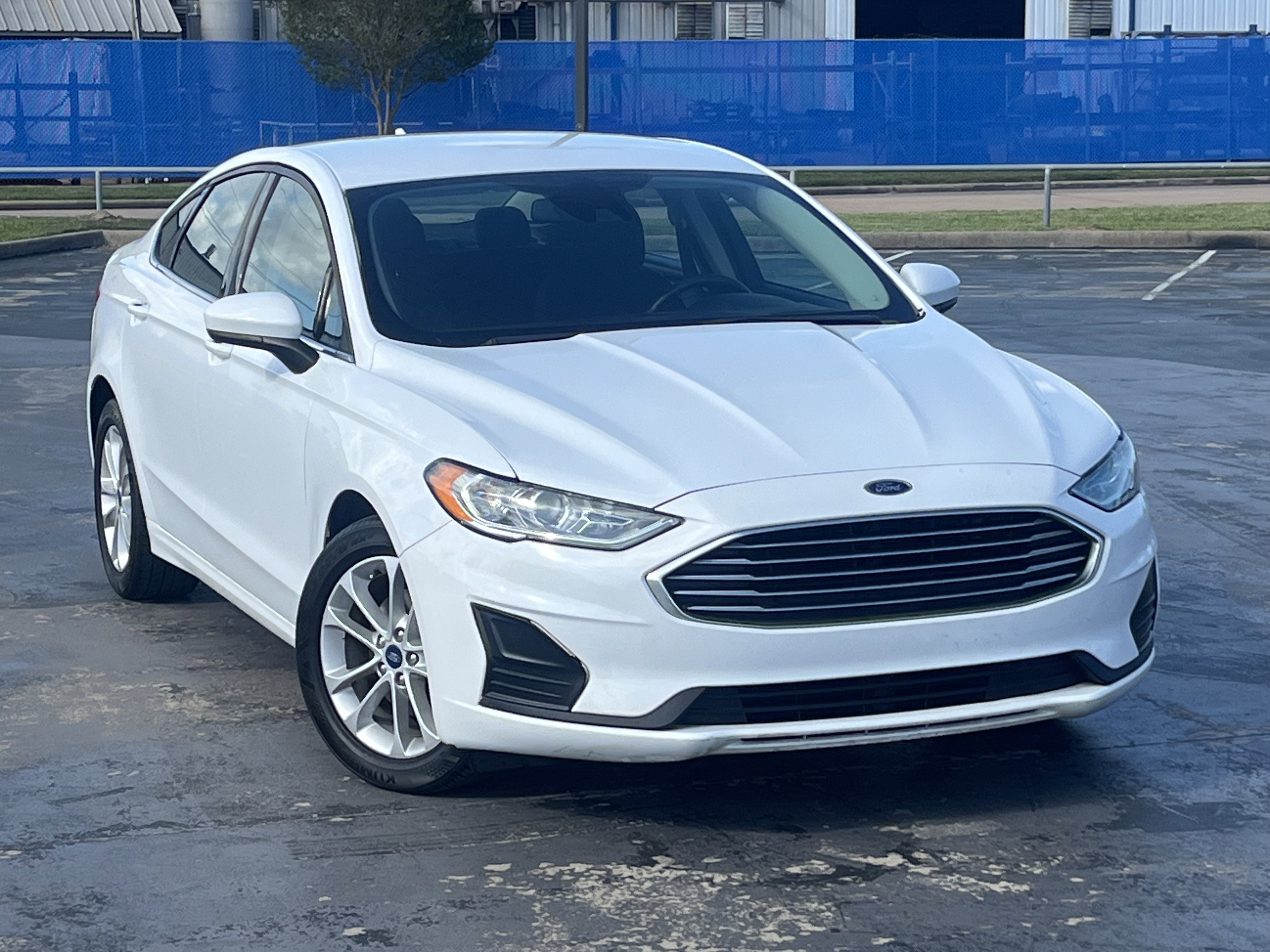 Used 2020 Ford Fusion SE image 3