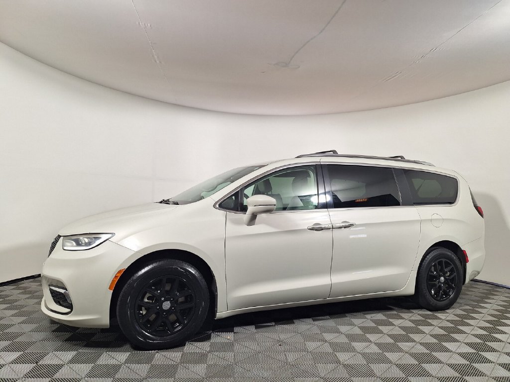 Used 2021 Chrysler Pacifica Touring-L FWD image 1