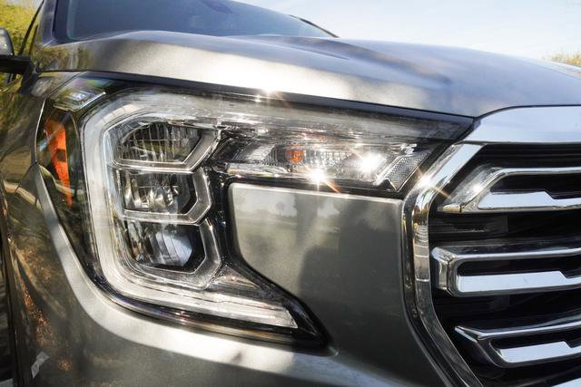 Used 2024 GMC Terrain SLT image 35