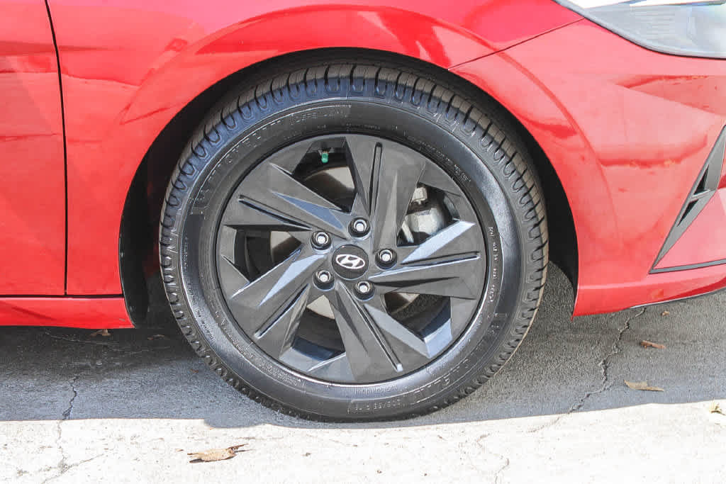 Used 2023 Hyundai Elantra Blue FWD image 9