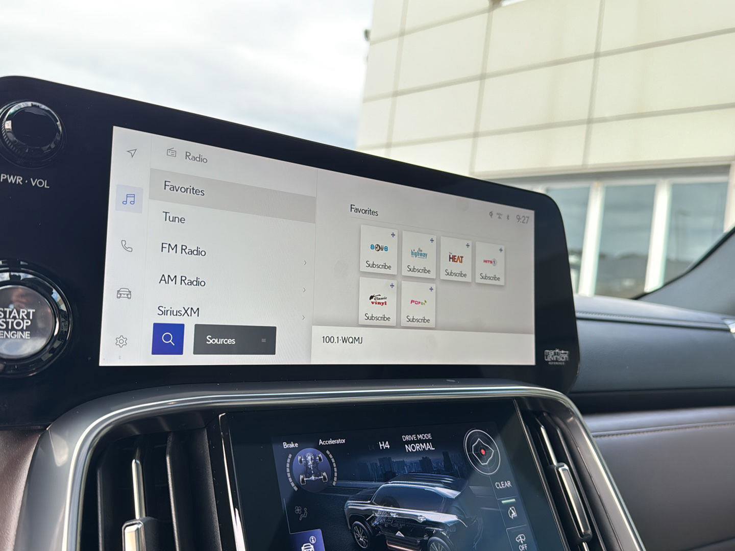 Used 2023 Lexus LX 600 4WD w/ Luxury Package image 22