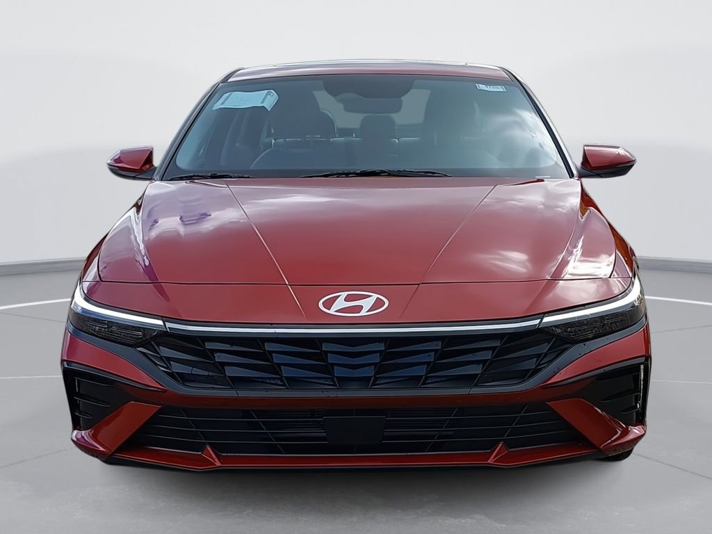 Certified 2025 Hyundai Elantra Limited FWD image 2