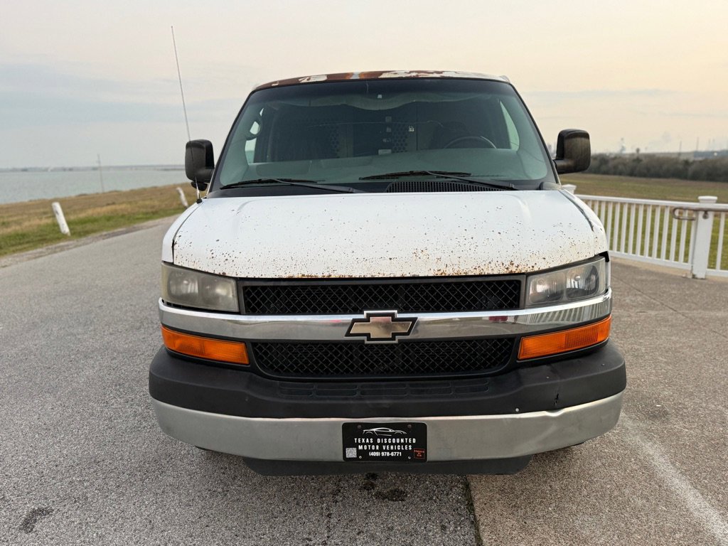 Used 2005 Chevrolet Express 3500 w/ Express Access Plus Package image 2