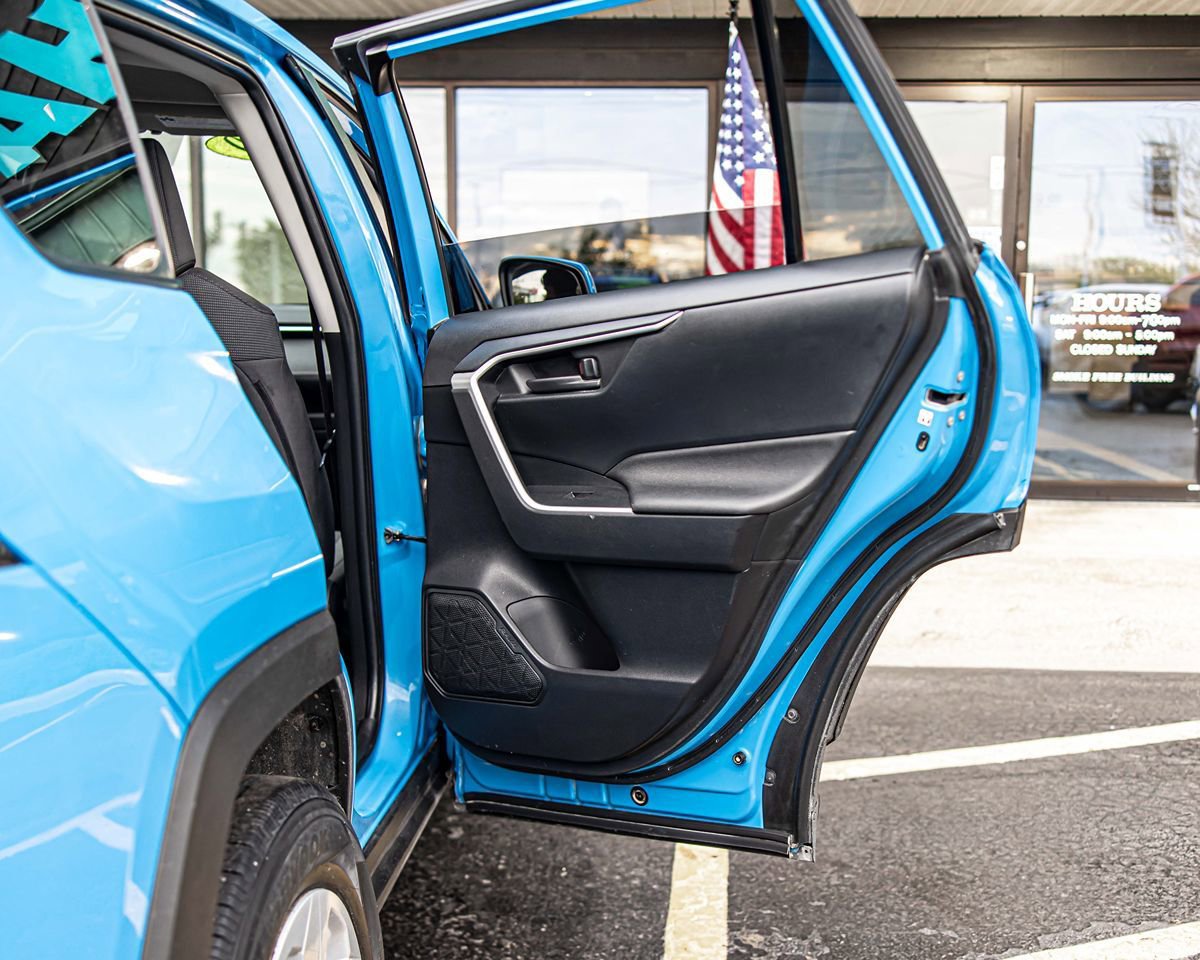 Used 2019 Toyota RAV4 LE w/ All Weather Liner Package AWD/4WD image 37