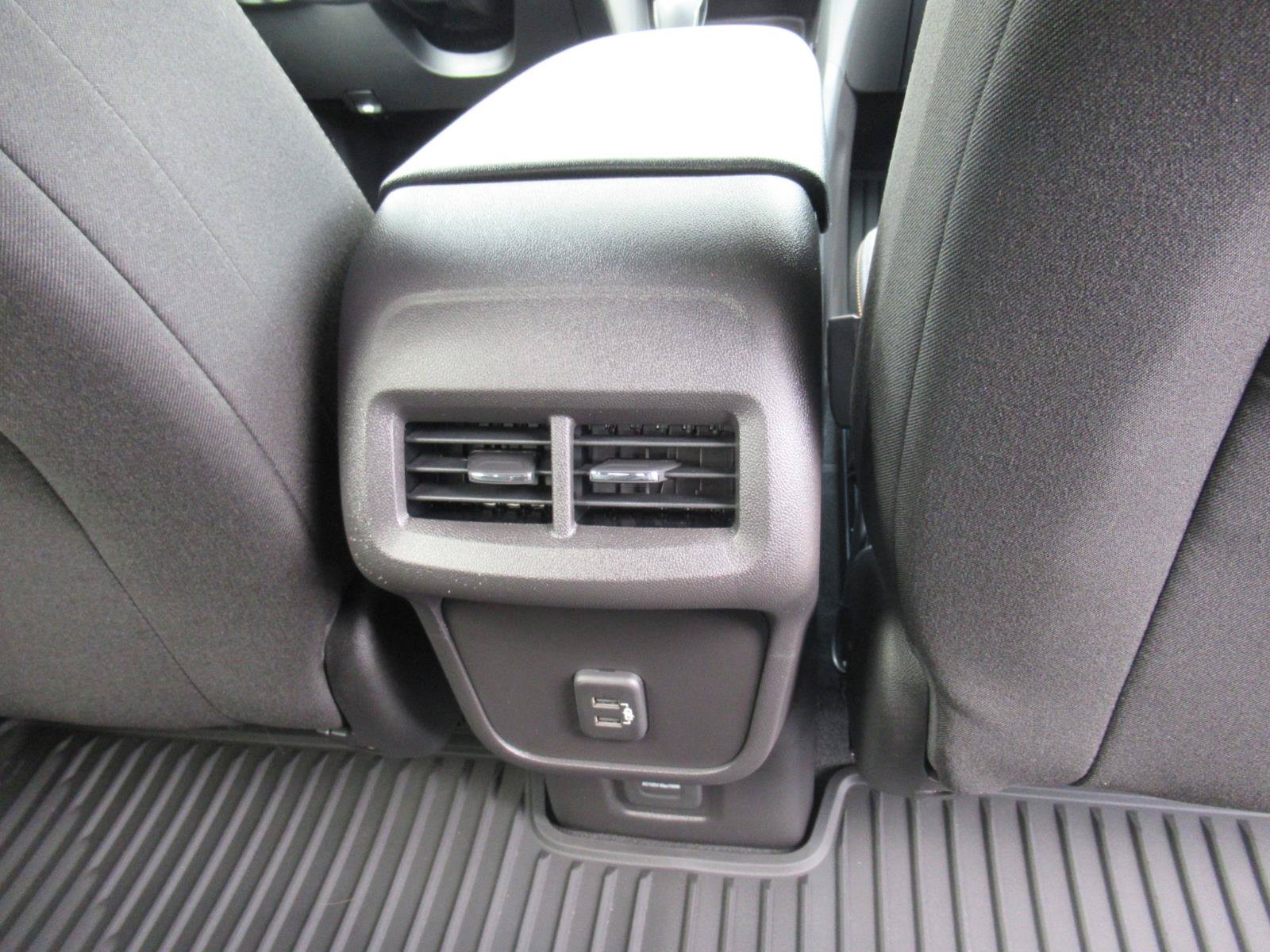 Used 2024 Chevrolet Equinox LT FWD image 31
